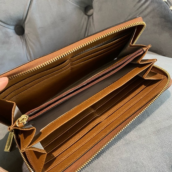 MK Camel Leather Wallet - Picture 4 of 6